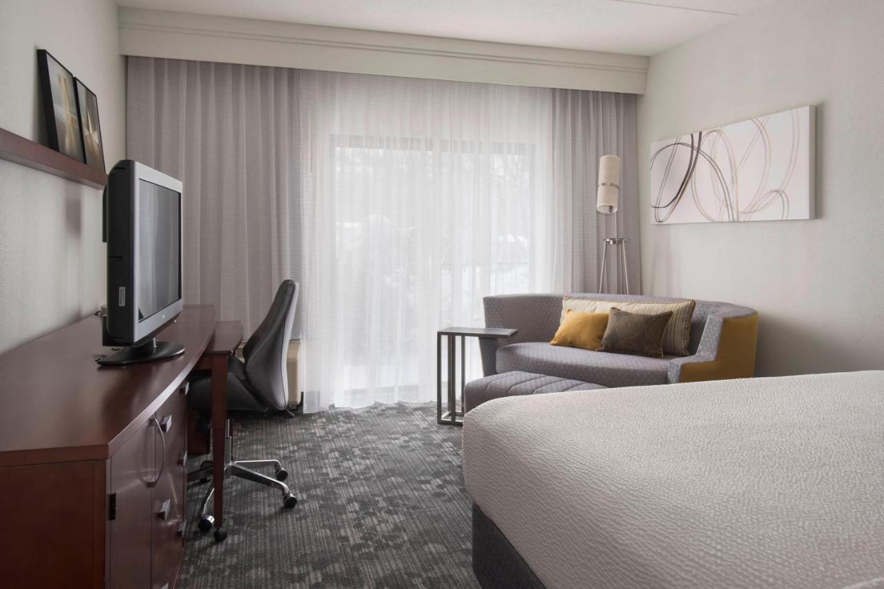 Courtyard By Marriott Boston Norwood/Canton Bagian luar foto