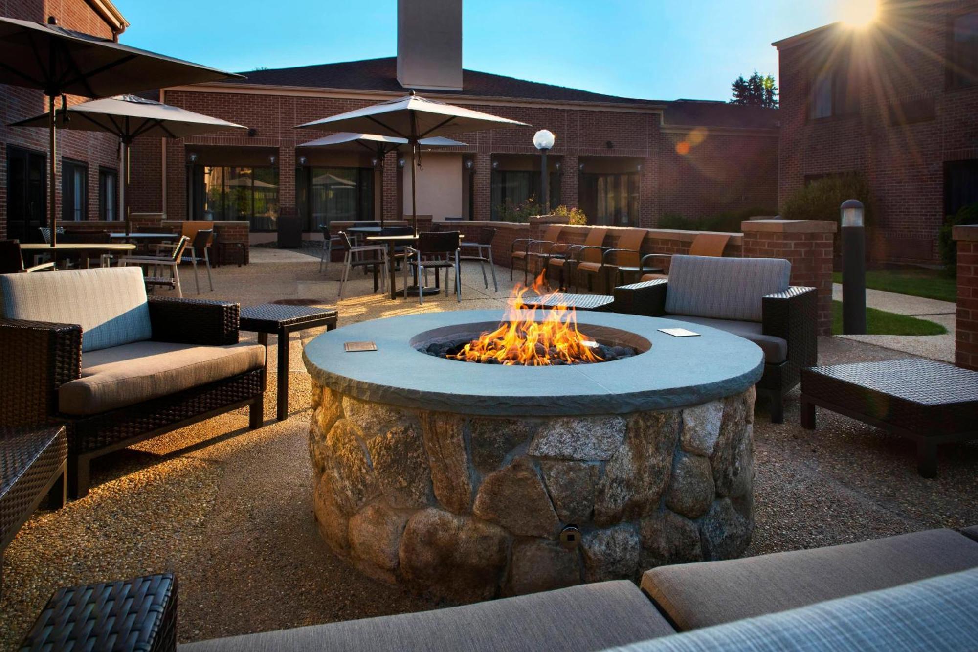 Courtyard By Marriott Boston Norwood/Canton Bagian luar foto