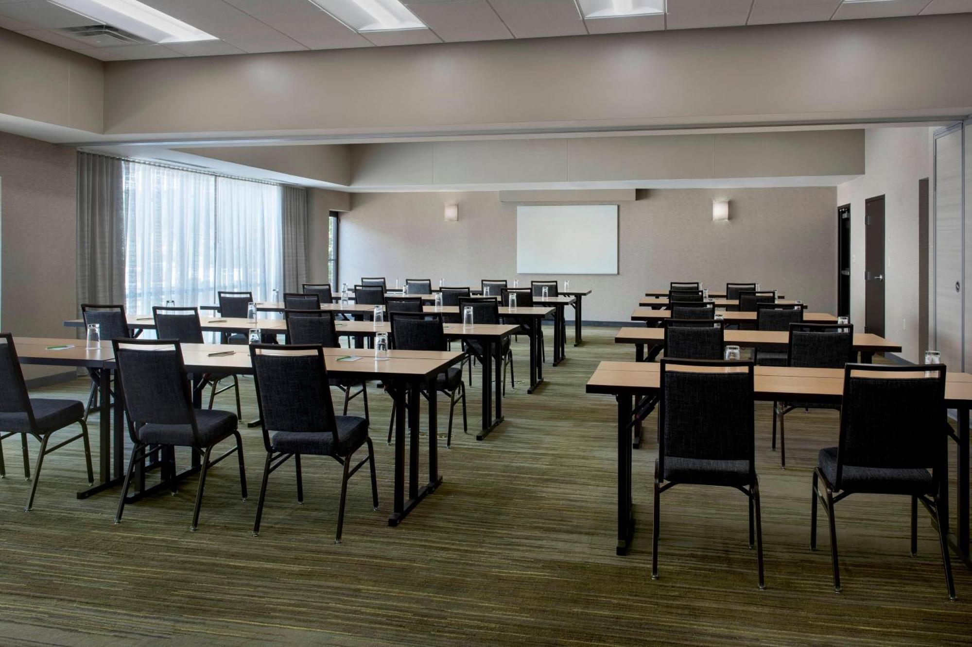 Courtyard By Marriott Boston Norwood/Canton Bagian luar foto
