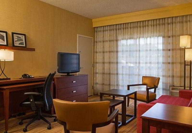 Courtyard By Marriott Boston Norwood/Canton Bagian luar foto